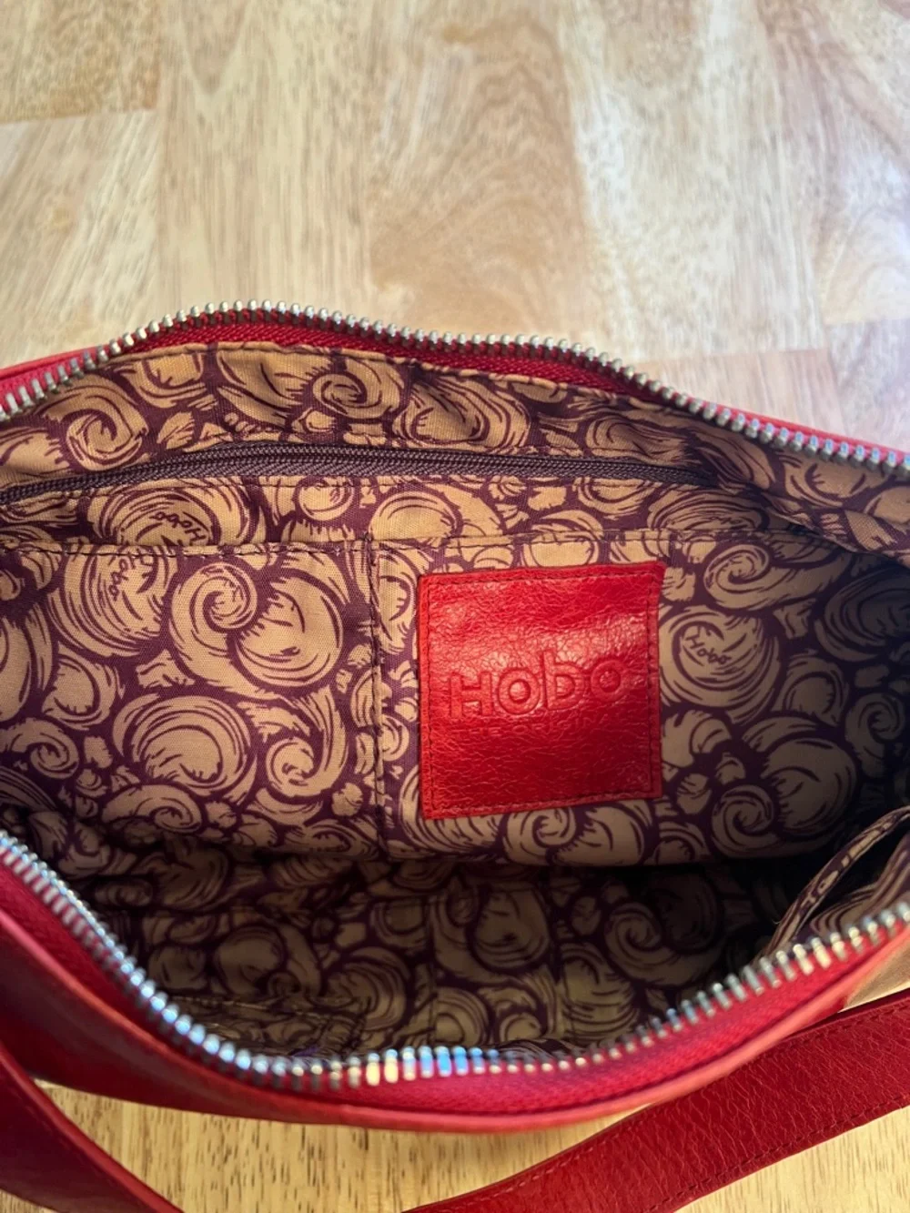 Vintage HOBO Red Leather Shoulder Bag with Side Zipper and Tassel - Picture 4 of 16